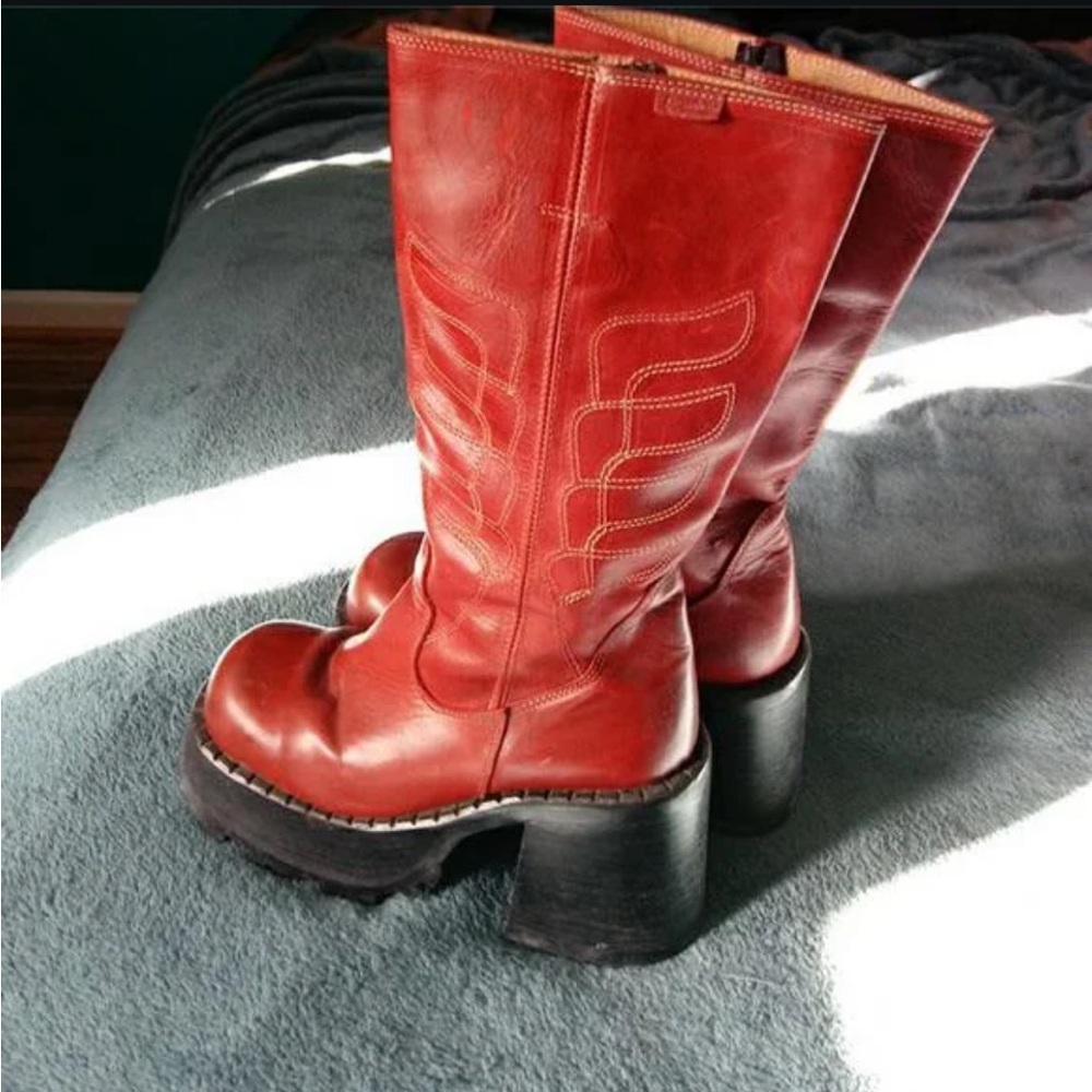 ISO IN SEARCH OF THESE BOOTS!!!!